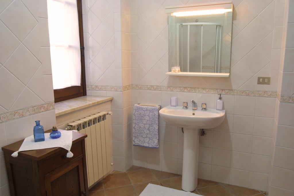 Forni Rosaia Villa Olivola  Rum bild